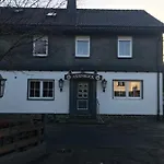 Appartement Haus Astenblick In Fuer Bis Zu 35 Personen Fuer Wanderveranstaltungen Und Familienfeiern Winterberg
