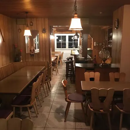 Haus Astenblick In Winterberg Wanderveranstaltungen, Firmen-Familienfeiern Bis 35 P * Βίντερμπεργκ
