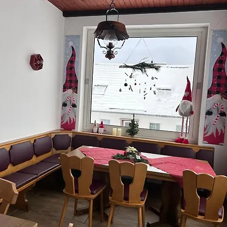 Haus Astenblick Winterberg,Weihnachtfeier, Wanderveranstaltungen, Firmen-Familienfeiern Grosse Gruppen *