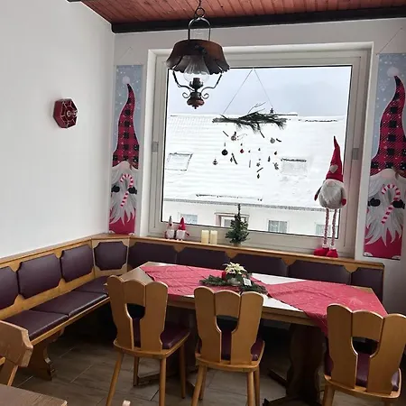 Haus Astenblick In Fuer Bis Zu 35 Personen Fuer Wanderveranstaltungen Und Familienfeiern Winterberg