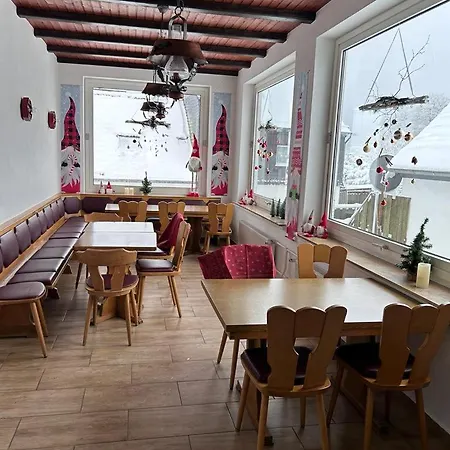 Haus Astenblick In Fuer Bis Zu 35 Personen Fuer Wanderveranstaltungen Und Familienfeiern * Winterberg