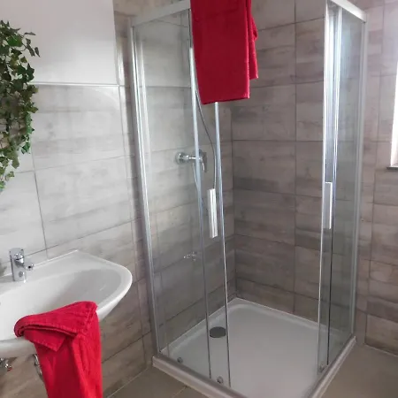 Haus Astenblick In Fuer Bis Zu 35 Personen Fuer Wanderveranstaltungen Und Familienfeiern Apartment *