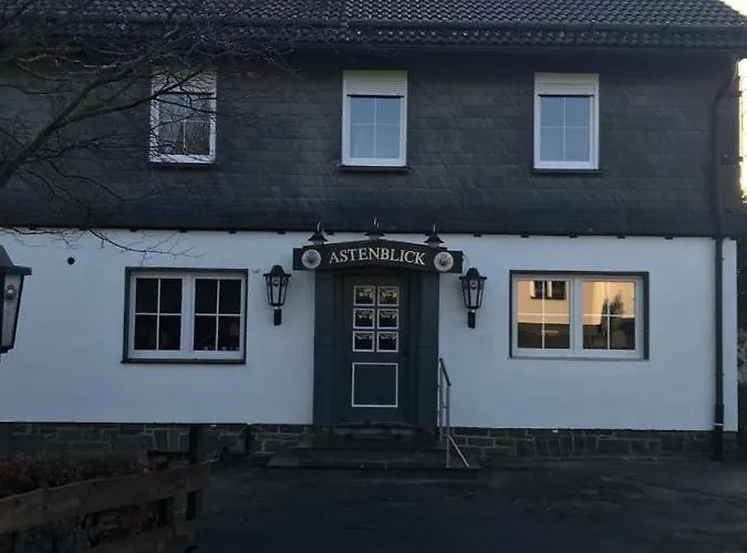 アパート Haus Astenblick In Fuer Bis Zu 35 Personen Fuer Wanderveranstaltungen Und Familienfeiern ヴィンターベルク