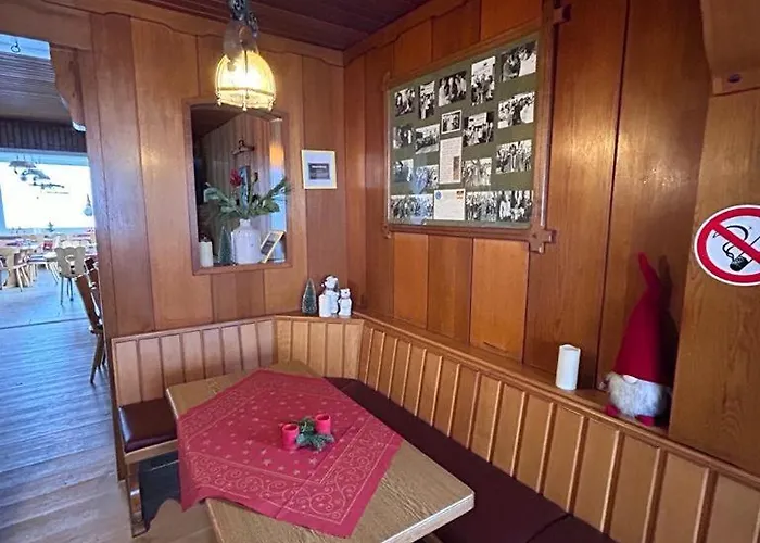 Haus Astenblick In Fuer Bis Zu 35 Personen Fuer Wanderveranstaltungen Und Familienfeiern アパート ヴィンターベルク